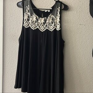 Elegant Black and White Embroidered Short Sleeve